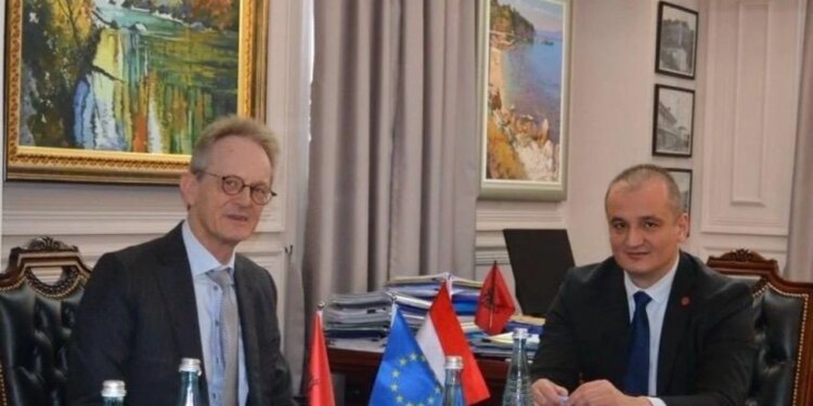 Bashkëpunimi mes Kontrollit të Lartë të Shtetit dhe Ambasadës Holandeze, takimi i kreut të KLSH-së me Reinout Vos