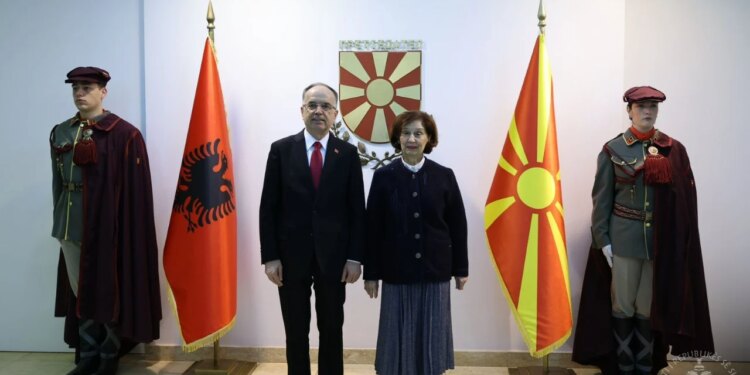 Begaj në Shkup diskuton për gjuhën shqipe: Presidenti thekson se nuk ekzistojnë çështje problematike të hapura mes Maqedonisë së Veriut dhe Shqipërisë.