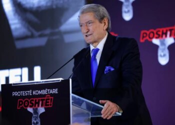 Berisha në protestë: Rama tentoi grusht shteti, por ne e parandaluam, ta shpallim si armikun më të rrezikshëm për Shqipërinë