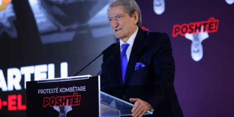 Berisha në protestë: Rama tentoi grusht shteti, por ne e parandaluam, ta shpallim si armikun më të rrezikshëm për Shqipërinë