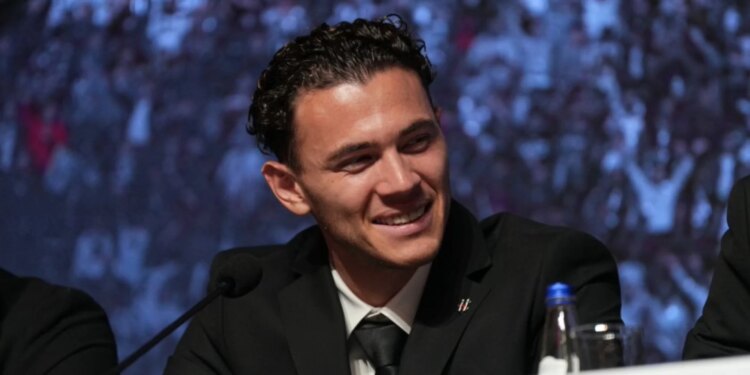 Besiktas zyrtarizon transferimin e Kristjan Asllanit, presidenti Adali lavdëron mesfushorin e kuq e zi.