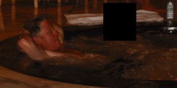 Bill Clinton paraqitet sot si dëshmitar në rastin Epstein, përballje politike në Shtetet e Bashkuara.