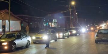 Bllokimi i aksit Librazhd-Përrenjas: ARRSH apelon për kujdes ndaj drejtuesve të autoveturave dhe mjeteve të tonazhit të rëndë në këto rrugë.