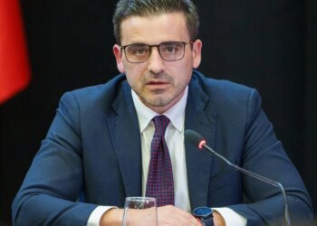 Bllokimi i rrugës Librazhd-Prrenjas, Drejtori i Doganave jep detaje mbi lëvizjen e kamionëve: Për hyrjet nga Maqedonia e Veriut do të…