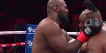 Boks: Miller pëson goditje nga kundërshtari… ‘i fluturon’ parrukja dhe ai e hedh tutje… (VIDEO)