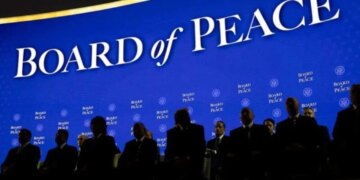 Bordi i Paqes publikon faqet zyrtare me flamujt e Shqipërisë dhe Kosovës.