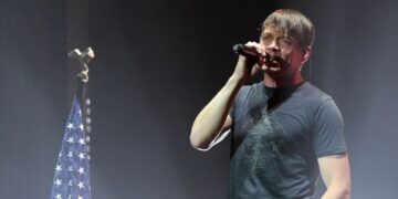 Bota e muzikës mban zi, humbet një jetë pas përballjes me kancerin këngëtari i njohur i grupit amerikan të rockut.