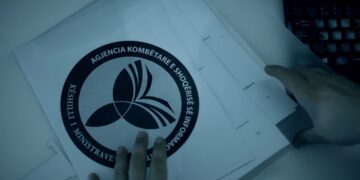 Brenda Historisë: Ndjekja e tenderave të AKSHI-t, zbulohet rrjeti i kompanive dhe shumat e mëdha në hetim.