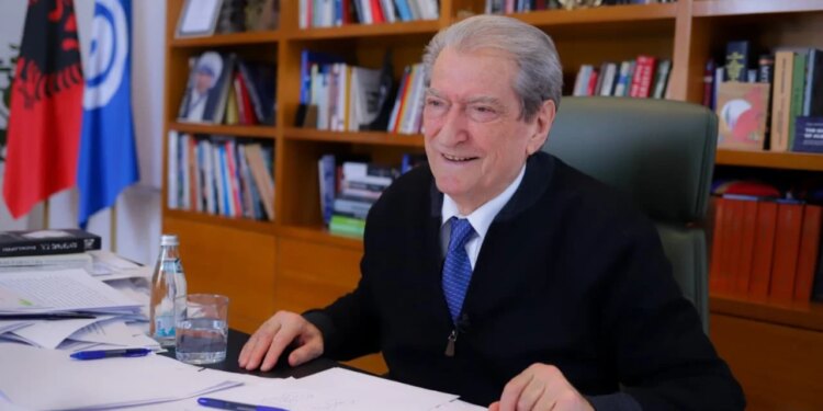 “Byroistët ishin vrasës, por gjatë 46 viteve nuk arrijnë të përmbushin as gjysmën e korrupsionit të drejtorëve nën Ramën”, deklaron Berisha: Ka nevojë për një transformim të thellë.