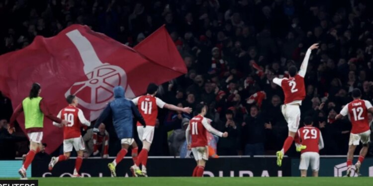 Carabao Cup/Arsenal, finalistja e parë, triumfoi në gjysmëfinalen e dytë përballë Chelsea.