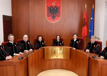 "Cënohet liria e shprehjes së deputetëve"; Gjykata Kushtetuese i jep të drejtë PD-së: Anulohet vendimi i Kuvendit për numrin e komisioneve parlamentare.