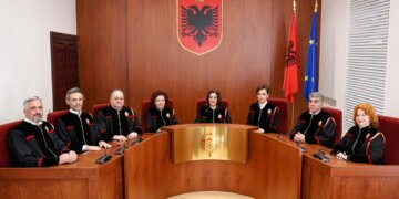 "Cënohet liria e shprehjes së deputetëve"; Gjykata Kushtetuese i jep të drejtë PD-së: Anulohet vendimi i Kuvendit për numrin e komisioneve parlamentare.