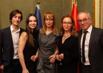 Ceremonia për 90-vjetorin e Ismail Kadaresë, vajza e tij thotë: Të ishe e bija e tij do të thoshte të rriteshe mes fjalish të papërfunduara.