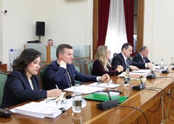 "Çfarë provash konkrete dispononi?" Diskutimet mes deputetëve të PS dhe PD në Këshillin e Mandateve me Prokurorët e SPAK për Ballukun bëhen të qarta.