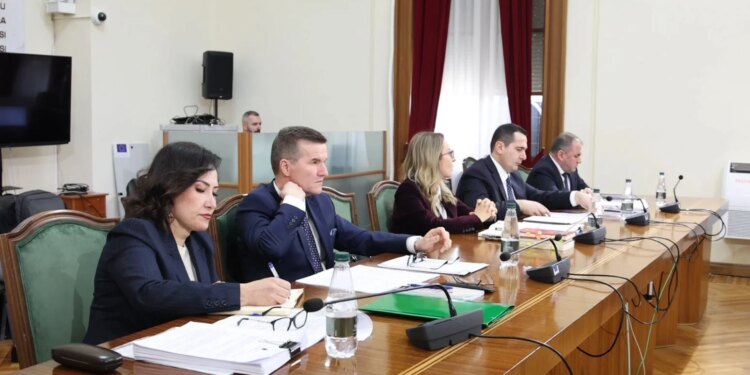 "Çfarë provash konkrete dispononi?" Diskutimet mes deputetëve të PS dhe PD në Këshillin e Mandateve me Prokurorët e SPAK për Ballukun bëhen të qarta.