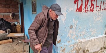 Çifti nga Pogradeci ndërron jetë, fëmijët mbeten në kampin e Sirisë; gjyshi 12 vite në pritje: "Mi sillni para se të vdes"