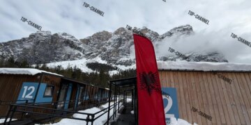 Cortina e mbulon kuqezi, pamje ekskluzive nga “Fshati Olimpik”, vendi i akomodimit për skiatorët gjatë Olimpiadës.