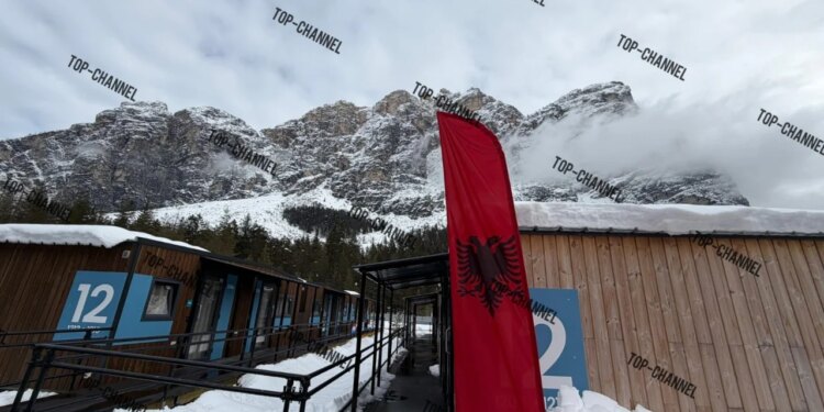 Cortina e mbulon kuqezi, pamje ekskluzive nga “Fshati Olimpik”, vendi i akomodimit për skiatorët gjatë Olimpiadës.