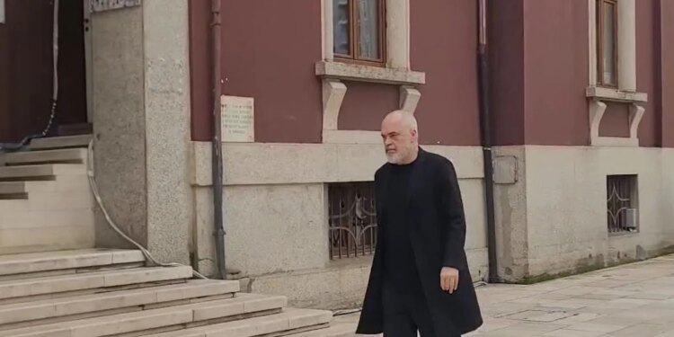 Debati i Ramës me banorët e prekur nga projekti TID: 'Nëse largohem, ju mbeteni pa fitime'