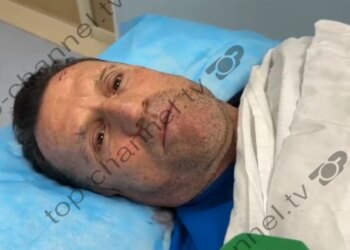 Dëmtim në një pikë karburanti: Avokati Cakrani rrëfen për TCH se njëri e ofendonte, ndërsa tjetri e goditi pas koke me një mjet prerës.