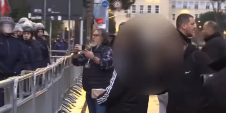 Deputetja Zegjine Caushi publikoi videon: Një fëmijë me gurë në protestë, është tejkaluar çdo kufi.