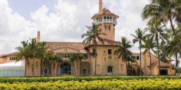 Detajet: Një i ri i armatosur hyri në rezidencën e Trump, duke mbajtur një shishe karburanti, Shërbimi Sekret e shkrep për vdekje.