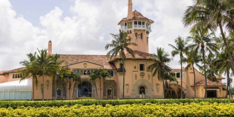 Detajet: Një i ri i armatosur hyri në rezidencën e Trump, duke mbajtur një shishe karburanti, Shërbimi Sekret e shkrep për vdekje.