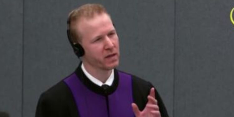 Diaspora organizon protestë para Gjykatës Speciale në Hagë, shqiptarët mbështesin Thaçin.