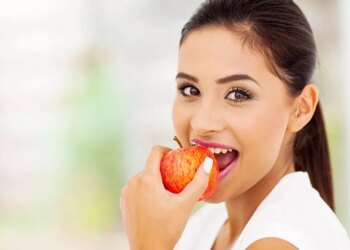 Dieta mesdhetare dhe MIND kontribuojnë në ruajtjen e rinisë së trurit deri në 18 vite, sipas një studimi të ri.