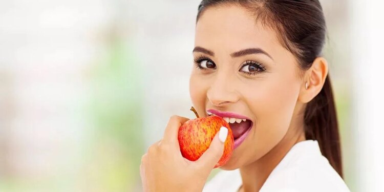 Dieta mesdhetare dhe MIND kontribuojnë në ruajtjen e rinisë së trurit deri në 18 vite, sipas një studimi të ri.