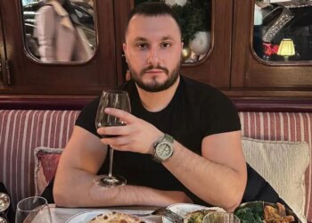 Dor Puka, specialisti i grabitjeve në Angli, për The Telegraph: Qeveria nuk ka arritur të dëbojë në 10 vitet e fundit 
Dorian Puka, 29 vjeçari shqiptar, i cili ka përjetuar burgosje dhe dëbim dy herë për aktet e tij të grabitjes, organizoi një festë luksoze për të kremtuar 10-vjetorin e tij në Mbretërinë e Bashkuar, të rrethuar nga valltarë dhe shampanjë të shtrenjta në një klub të njohur nate.