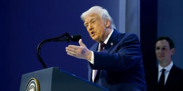 Dosja Epstein publikohet, Trump reagon për herë të parë: Dokumentet e reja më lini të pafajshëm.