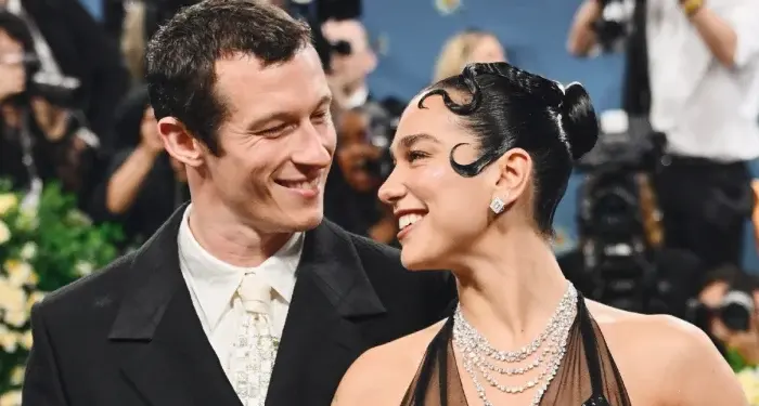 Dua Lipa dhe Callum Turner në prag të martesës? Zbulohen detajet për ceremoninë në Liqenin e Como-s.