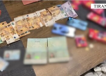 Dy shtetase nga Kazakistani arrestohen për ushtrim prostitucioni në një apartament të marrë me qira në Tiranë, ndërsa një 33-vjeçar është në proces hetimi.