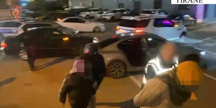 Dy të arrestuar në mbikalimin e Kasharit, të kapur në transportin e pesë emigrantëve drejt vendeve të BE-së.