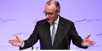 “E vështirë të zgjidhet përmes diplomacisë”, Merz: Konflikti në Ukrainë do të mbyllet kur njëra nga palët të shterojë ushtarakisht dhe ekonomikisht.