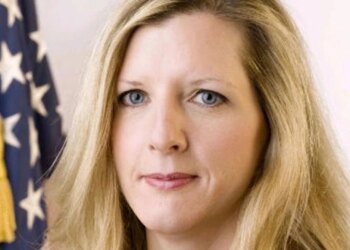 Emri i 'Xhaxhait Epstein' përmendet në e-maile, ish-këshilltarja e Obamës largohet nga pozita si avokate e gjigantit bankar amerikan