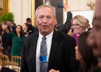 Emri i tij është përmendur në dokumentet e dosjes Epstein, ish-sekretari i Thesarit të SHBA-së dorëzohet si profesor në Universitetin e Harvardit.