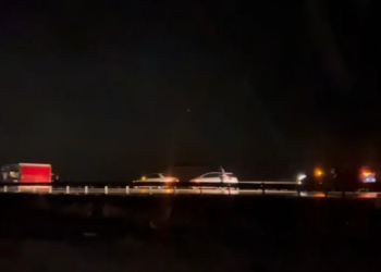 Era e fortë në juglindje shkëput rimorkion nga kamioni, duke bllokuar rrugën në Korçë.