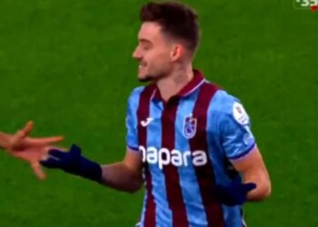 Ernest Muçi, ylli shqiptar, shënon një supergol ndaj gjigantëve të Fenerbahçes.