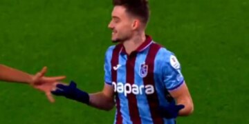 Ernest Muçi, ylli shqiptar, shënon një supergol ndaj gjigantëve të Fenerbahçes.