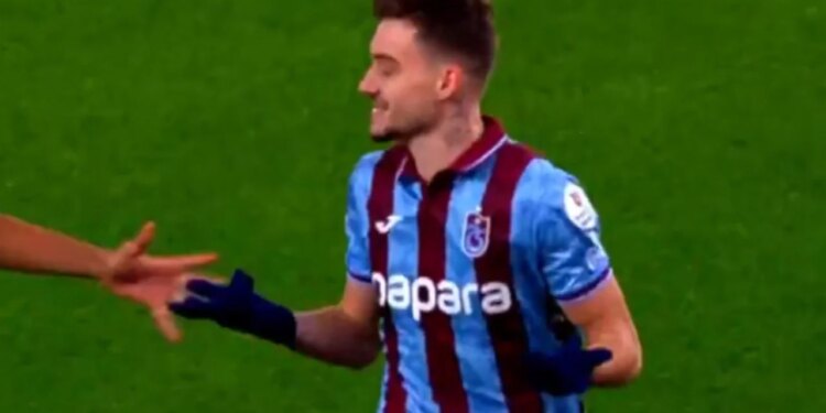 Ernest Muçi, ylli shqiptar, shënon një supergol ndaj gjigantëve të Fenerbahçes.