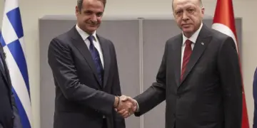 “Është momenti për të eliminuar të gjitha rreziqet”/ Takimi Erdogan-Mitsotakis në Ankara: Problemet që kemi janë të ndërlikuara, por…