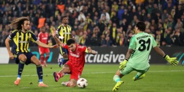 Europa League: Nottingham shkatërron Fenerbahçen në Stamboll, hap i gabuar për Arbër Hoxhën dhe Dinamon e Zagrebit në shtëpi.