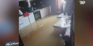 Fiks Fare: E verbër, me aftësi të kufizuara dhe e lënë pas dore nga institucionet. Historia e Fatmirës që humbi shtëpinë për shkak të përmbytjeve.