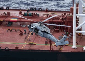 Forcat amerikane konfiskojnë një anije cisternë me flamur panamez në detin Indian, e cila dyshohet se është e lidhur me Iranin dhe Rusinë.