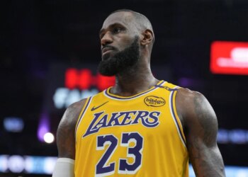 Fundi i epokës së LeBron James në NBA, pas 21 vitesh mes më të mirëve.