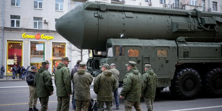 Fundi i marrëveshjes START, Kremli shpreh keqardhje për përfundimin, premton një qasje të përgjegjshme dhe të kujdesshme nga Rusia.