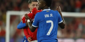 Fyerjet raciste gjatë ndeshjes Benfica-Real Madrid, UEFA fillon një hetim zyrtar/ Mbappe: E dëgjova kur tha 'majmun'