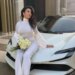 Georgina Rodriguez shfaqet mbi një Ferrari, ndërsa e ardhmja e Ronaldos në Arabinë Saudite vazhdon të jetë e paqartë.